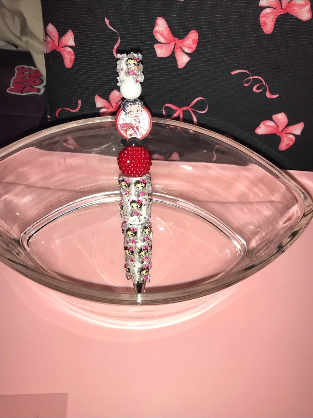 Handcrafted Betty Boop Red and White Beaded Fancy 🖊️ Pen